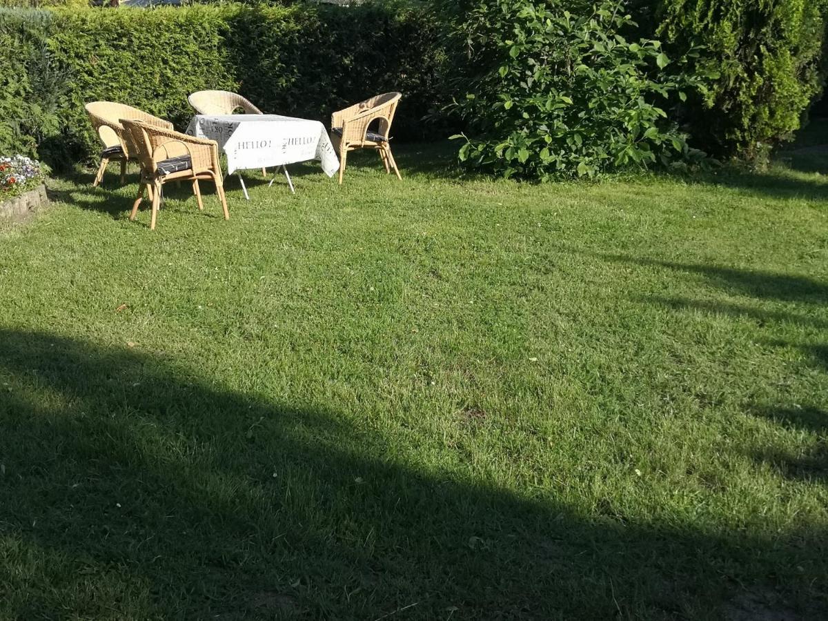 Kuenstler Ferienwohnung 3 Zimmer Kueche Bad Zentrale Lage Wulsbuttel Εξωτερικό φωτογραφία